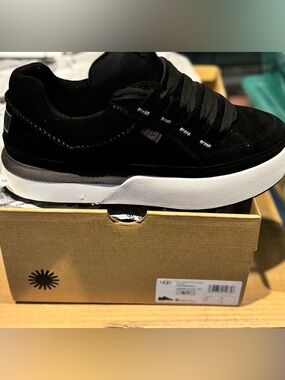 UGG Goldencush lt Mens Sz 6, Women’s Sz 7